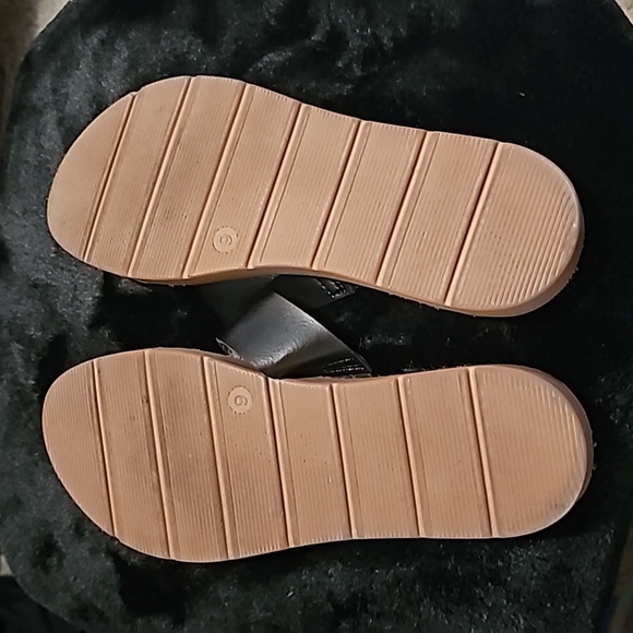 Sandals - Picture 2 of 3
